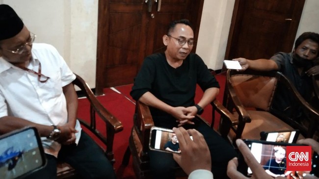 Eko Kuntadhi mendapat pesan dari Ponpes Lirboyo usai dirinya meminta maaf kepada Ustazah Ning Imaz buntut celoteh hinaan kasar 'tolol tingkat kadal'.