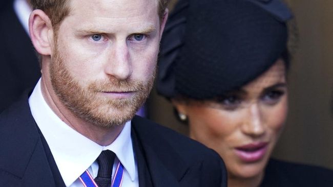 Harry dan Meghan Markle disebut tak sepaham soal bagaimana menempatkan anak-anak mereka di depan sorotan kamera.