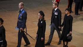 Menengok Aturan Berbusana dalam Pemakaman Ratu Elizabeth II