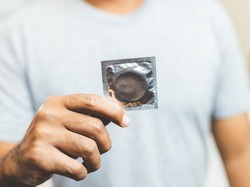 Saran Kemenkes Agar Bapak-bapak Ikut KB Pakai Kondom