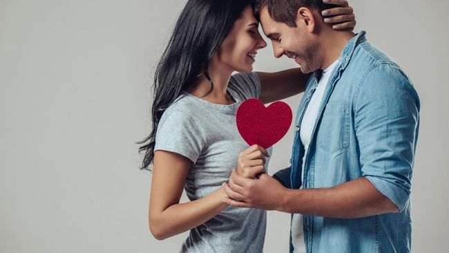 5 Perbedaan Pola Jatuh Cinta Pria dan Wanita