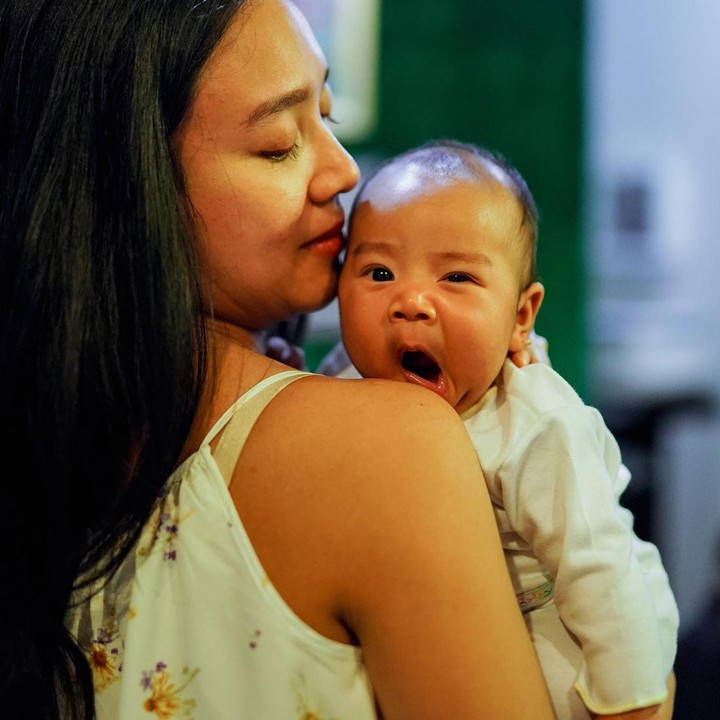 <p>Kehadiran baby Sanne tentunya menambah kebahagiaan rumah tangga Dea Ananda dan Ariel Nidjie. Tak terasa, Sanne kini sudah berusia 3 bulan nih, Bunda. Wajahnya pun semakin menggemaskan. (Foto: Instagram/dea_ananda)</p>