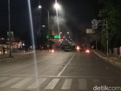 Massa Demo BBM Blokade Jalanan di Makassar, Lalin Lumpuh Total!