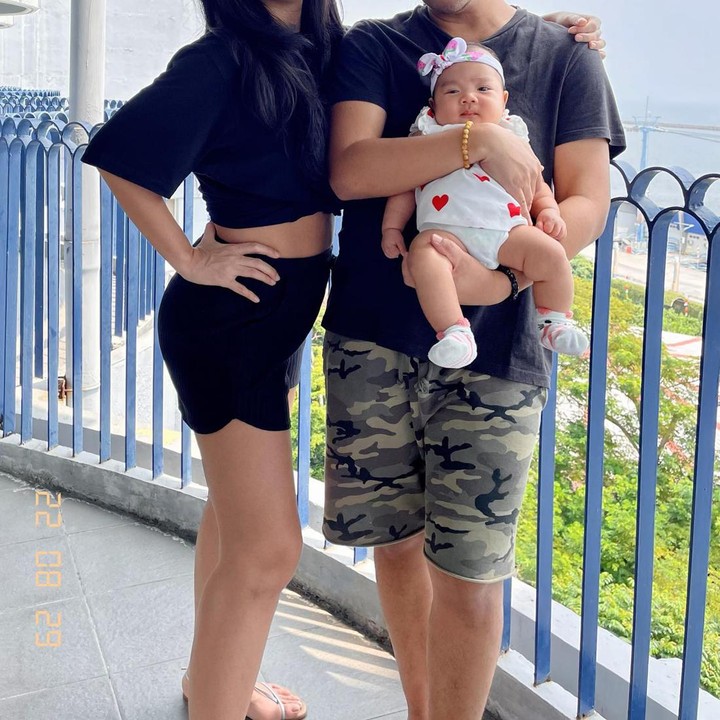 <p>Dea dan Ariel pun sibuk menjalani peran barunya sebagai orang tua. Di tengah kesibukan mereka, pasangan ini menyempatkan mengajak baby Sanne untuk liburan sejenak sembari menunggu Ayah Ariel manggung. <em>"Nungguin @arielnidji main di sounds project depan hotel alias budea bosen pengen pindah suasana kamar,"</em> tulis Dea.(Foto: Instagram/dea_ananda)</p>