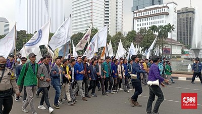 Demo BEM SI di Patung Kuda, Arus Lalu Lintas ke Istana Negara Ditutup