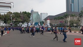Demo Mahasiswa di Patung Kuda, Massa Saling Dorong dengan Polisi