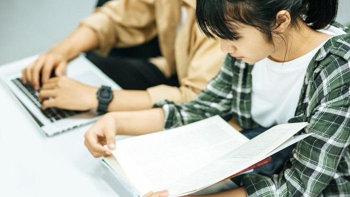 Daftar Manfaat Membaca untuk Hidup yang Lebih Positif, Yuk Bangun Kebiasaannya dari Sekarang!