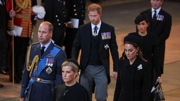 img-title Sempat Dilarang, Pangeran Harry Diizinkan Pakai Baju Militer pada Momen Ini?