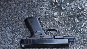 img-title Polisi Sebut Pemilik Mobil Pelat RFS Bersenjata Seorang Warga Sipil