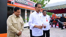 Jokowi-Prabowo Bagikan 40 Sepeda Motor ke Babinsa di Maluku