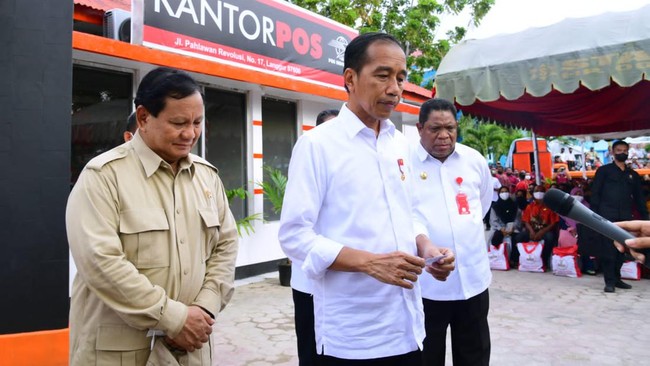 Prabowo unggul di segmen pemilih yang percaya kepada Presiden Jokowi, TNI dan institusi hukum. Ganjar unggul di segmen pemilih percaya medsos dan DPR.