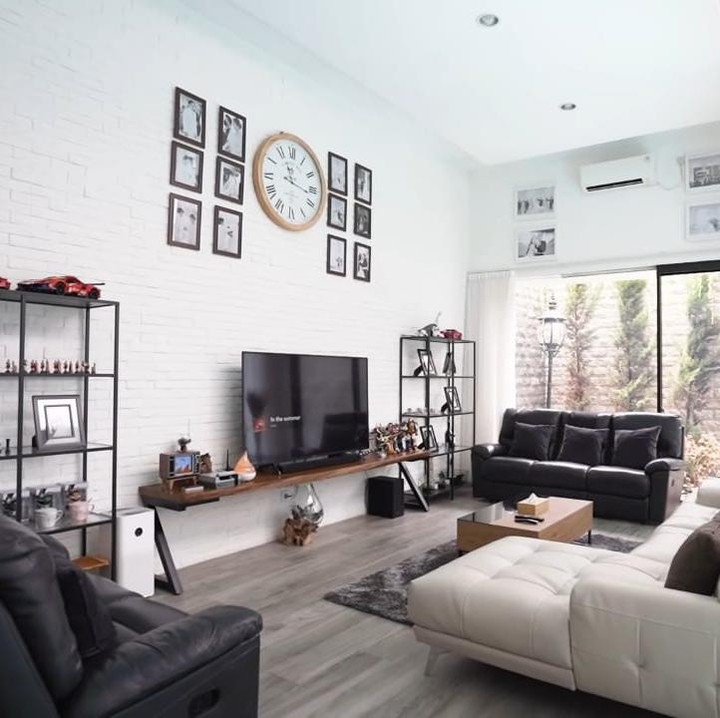 <p>Rumah dengan desain dan konsep minimalis yang super nyaman ini akan membuat Bunda betah berlama-lama di rumahnya. (Foto: YouTube BW.)</p>