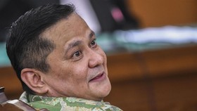 img-title Napoleon Divonis 5 Bulan Penjara: Jeruji Besi Tak Akan Hancurkan Saya