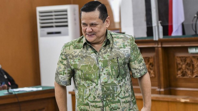 Karo Penmas Polri mengatakan saat ini tim sidang Komisi Kode Etik Profesi (KKEP) masih terus bekerja untuk memproses pelanggaran Napoleon.