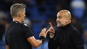 Viral Guardiola Ngamuk ke Wasit, Dapat Kartu Kuning, Akhirnya Baikan
