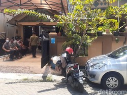 Pelayat Berdatangan, Tangis Istri Iwan PNS Semarang Saksi Korupsi Pecah