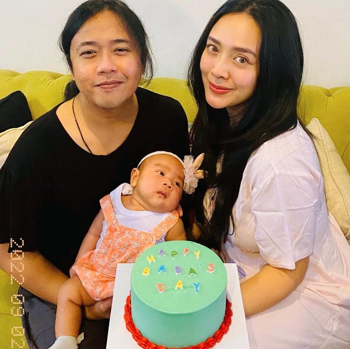 <p>Tepat 31 Agustus lalu, Ariel merayakan ulang tahun ke-39. Tahun ini, ulang tahun Ariel terasa lebih istimewa dengan kehadiran Sanne dan bisa merayakan bersama. (Foto: Instagram/dea_ananda)</p>