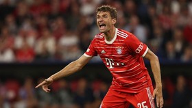 img-title Bayern vs Barcelona Bertanding, Rumah Muller Dibobol Maling