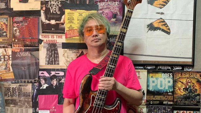 Thomas Ramdhan akhirnya buka suara soal klip banting bass di depan Ahmad Dhani yang viral di media sosial beberapa waktu lalu. 