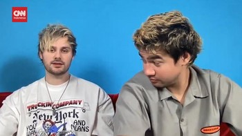 VIDEO: Pesan Cinta 5SOS untuk Penggemar di Indonesia