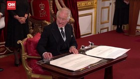 VIDEO: Momen Ekspresi Kekesalan Raja Charles III Tertangkap Kamera