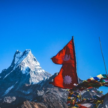 img-title Negara Nepal Punya Bentuk Bendera Nasional yang Paling Beda Sendiri, Ternyata Ini Alasannya!