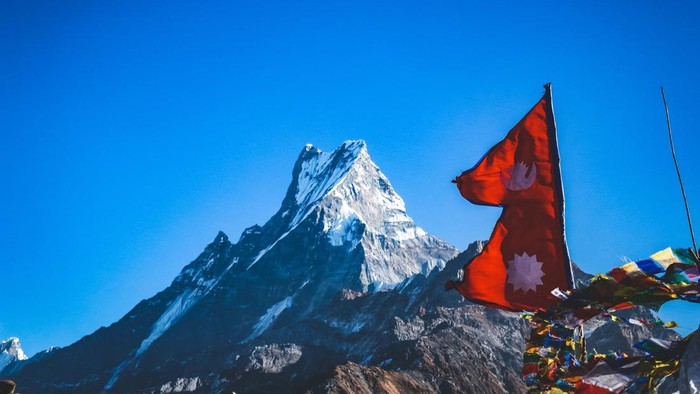 Negara Nepal Punya Bentuk Bendera Nasional yang Paling Beda Sendiri, Ternyata Ini Alasannya!
