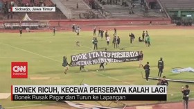VIDEO: Bentrok Polisi Vs Bonek di Depan Kantor Menejemen Persebaya