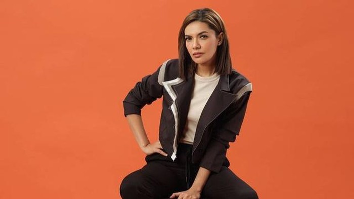Simple & Adorable, Intip Pilihan Gaya Najwa Sihab di Usia 40-an yang Virgo Banget