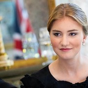 Lihat Tampilan Putri Elisabeth dari Belgia dan Lady Louise Windsor di Prosesi Acara Pemakaman RatuElizabeth II