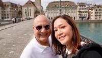 <p>Maia mengungkapkan kini ia sedang menikmati masa tua bersama suami. "Mr & Mrs Mussry… Selalu <em>enjoy life</em>… menikmati masa tua bersama… indah and <em>happy</em> !!!!," tulisnya melalui akun @maiaestiantyreal. (Foto: Instagram @irwanmussry)<br /><br /><br /></p>