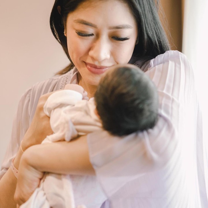 <p>Melalui Instagram pribadinya, Aliya membagikan momen-momen haru kehadiran Alisha Prameswari Yudhoyonodi dunia. Bayi yang akrab disapa Alisha ini lahir pada 22 Juli 2022 melalui operasi caesar. (Foto: Instagram/ruby_26)</p>