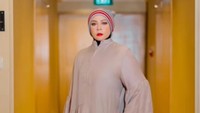 <p><em>"Semoga aku bisa terus sehat , kurus bonus nya amiiin amiin amiiiin,"</em> tulis Melly Goeslaw dalam salah satu unggahannya di Instagram. (Foto: Instagram @melly_goeslaw)</p>