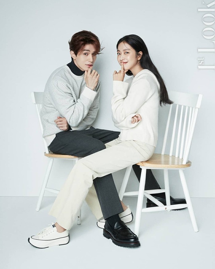 Penampilan Lee Dong Wook dan Cho Bo Ah dalam pemotretan dengan majalah 1st Look Korea bisa membuat banyak pasang mata iri, nih! Pasalnya keduanya tampil sangat serasi dengan berbagai pose seolah lagi prewed. (Foto: Instagram/ Lee Dong Wook Official)