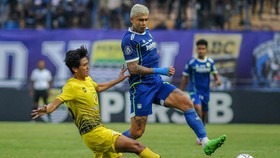 Ciro Menggila dengan Rambut Baru Saat Persib Bantai Barito