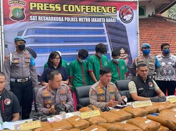 Polisi Tangkap 4 Kurir Penyelundup Kentang Isi Ganja 304 Kg di Tangerang