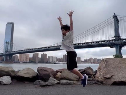 7 Potret Menggemaskan Rafathar dan Rayyanza 'Cipung' di New York