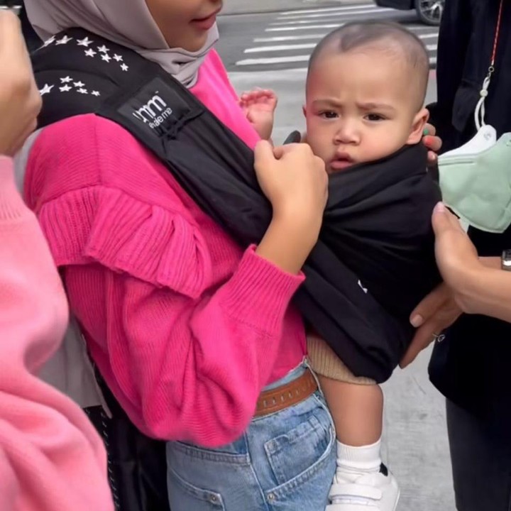 <p>Ketika bertemu dengan artis Tanah Air lainnya, Rafathar dan Rayyanza sama sekali tidak rewel, Bunda. Keduanya pun langsung menarik perhatian. (Foto: Instagram: @raffinagita1717)</p>