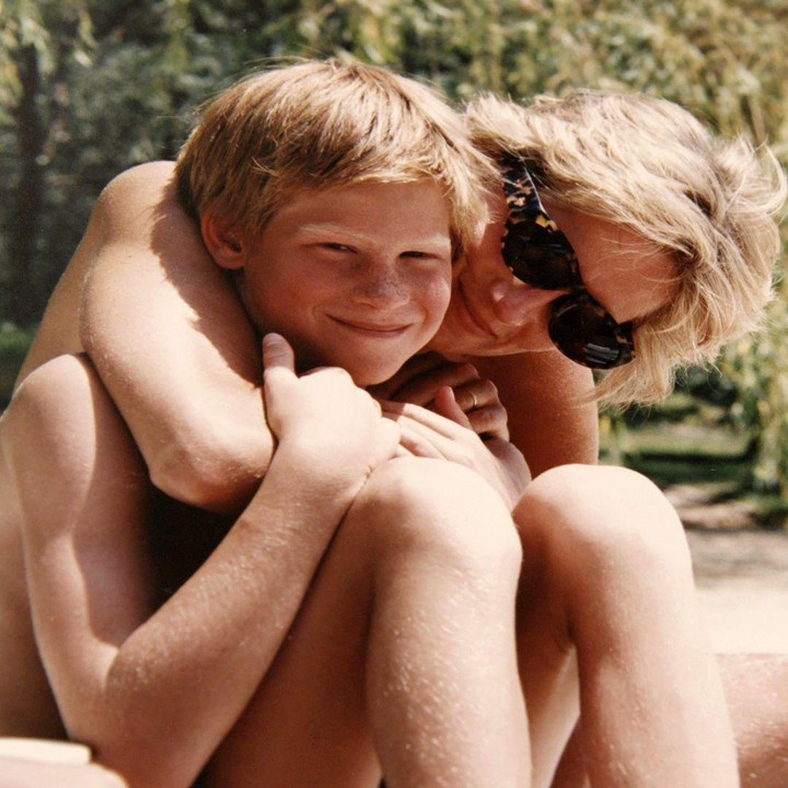 <p>Tahun ini, ulang tahun Pangeran Harry yang jatuh pada 15 September terasa berbeda. Ini karena keluarga besarnya masih dalah masa berkabung usai meninggalnya sang nenek tercintanya Ratu Elizabeth II. (Foto: Instagram @princeandprincessofwales)<br /><br /><br /></p>