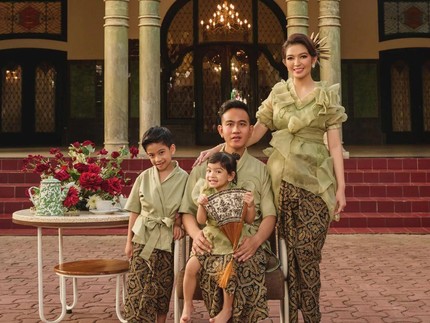 7 Potret Selvi Ananda Bersama Gibran Rakabuming dan Kedua Anaknya