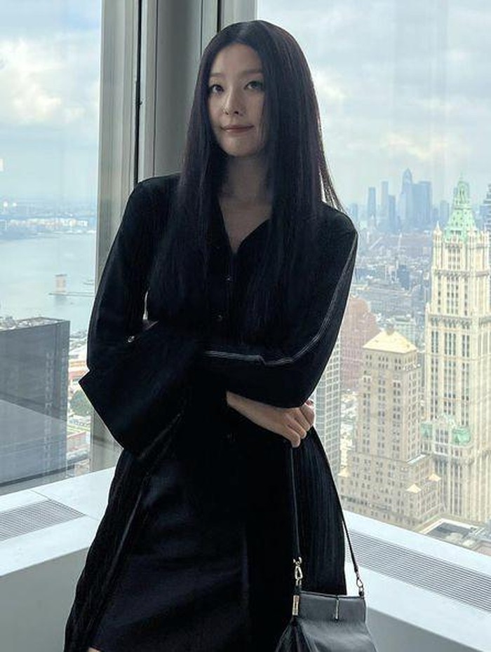 Seulgi 'Red Velvet' jadi perwakilan artis perempuan dari SM Entertainment yang ikut hadir di acara New York Fashion Week Spring/Summer 2023 beberapa waktu lalu./ foto: instagram.com/hi_sseulgi