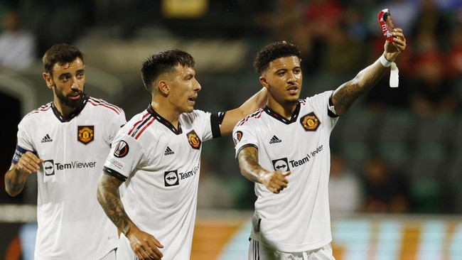 Bek Manchester United asal Argentina Lisandro Martinez menguak perasaan bisa bermain bersama dua megabintang sepak bola, Cristiano Ronaldo dan Lionel Messi.