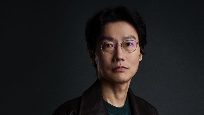 Sutradara Squid Game Hwang Dong-hyuk mengaku tertantang untuk menang Emmy Awards setelah Bong Joon-ho menang Oscar berkat Parasite.