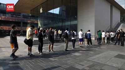 img-title VIDEO: Antrean Panjang Para Pemburu iPhone 14 di China