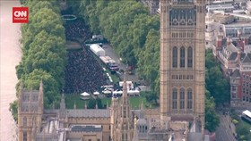 VIDEO: Melihat Warga Antre 6,4 Km demi Lihat Peti Ratu Elizabeth