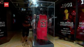 VIDEO: Jersey Jordan Laku Rp149 M, Kalahkan Kostum Maradona