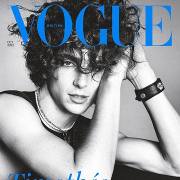 Timothee Chalamet Cetak Sejarah Jadi Pria Pertama yang Tampil Solo di Cover British Vogue! Gayanya Beda Banget