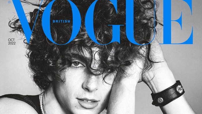 Timothee Chalamet Cetak Sejarah Jadi Pria Pertama yang Tampil Solo di Cover British Vogue! Gayanya Beda Banget