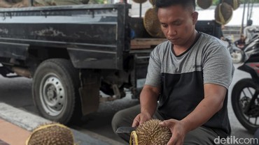 Ini 7 Potret Wajah Pedagang Durian Viral Disebut Mirip Ferdy Sambo