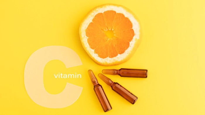 6 Cara Tepat Menggunakan Vitamin C pada Rangkaian Skincare, Kulit Auto Glowing! 6 Cara Tepat Menggunakan Vitamin C pada Rangkaian Skincare, Kulit Auto Glowing!